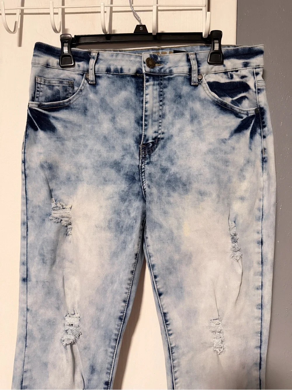 Women's Acid Wash Distressed Jeans - Light Blue